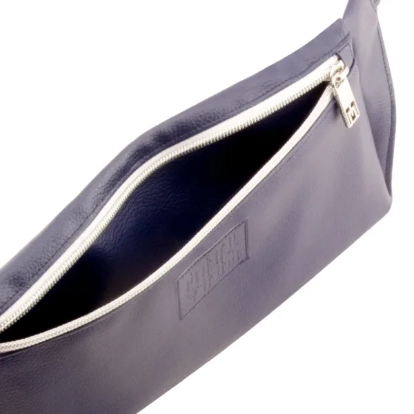 belt bag frontside opened up with manufabo M zipper in deep navy blue jpg