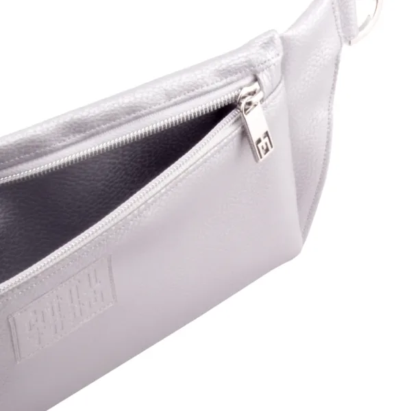 belt bag frontside opened up with manufabo M zipper in metallic silver jpg