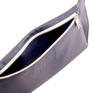 belt bag frontside opened up with manufabo M zipper in deep navy blue