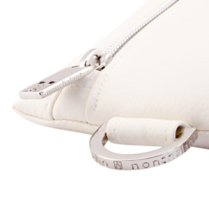 manufabo hardware details nonchalant zipper and d ring on bag in white