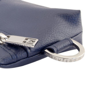 manufabo hardware details zipper and d ring on bag in deep navy blue